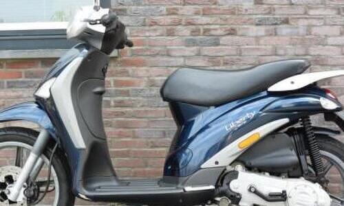 Piaggio Liberty 50 C42 4-TAKT BROM SCOOTER - 1/6